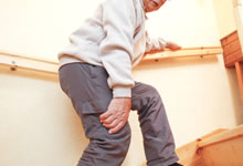 階段の昇り降りで膝を痛めてしまった